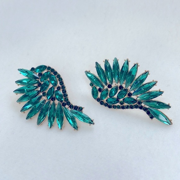 Wing Shape Green Crystal Earrings - Picture 2 of 6